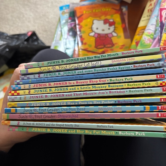 Junie B. Jones Kids Book Set/lot - Multicolor - Picture 2 of 2